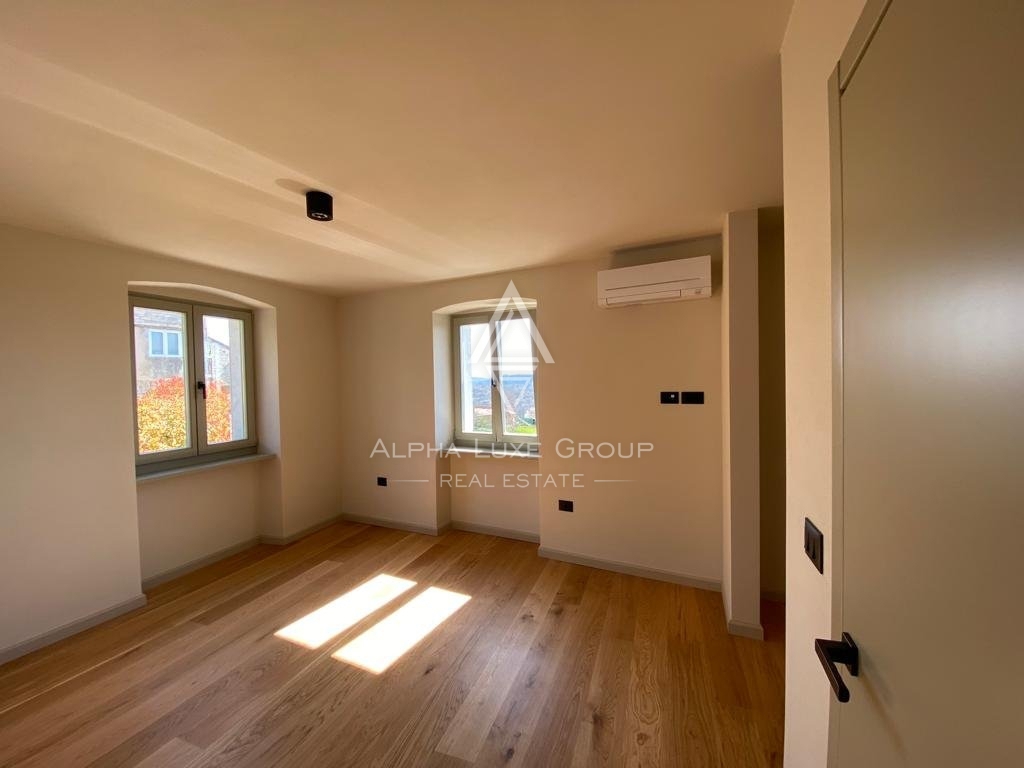 Casa bifamiliare con vista panoramica sul mare, Verteneglio e sui vigneti circostanti, Buje, ISTRIA