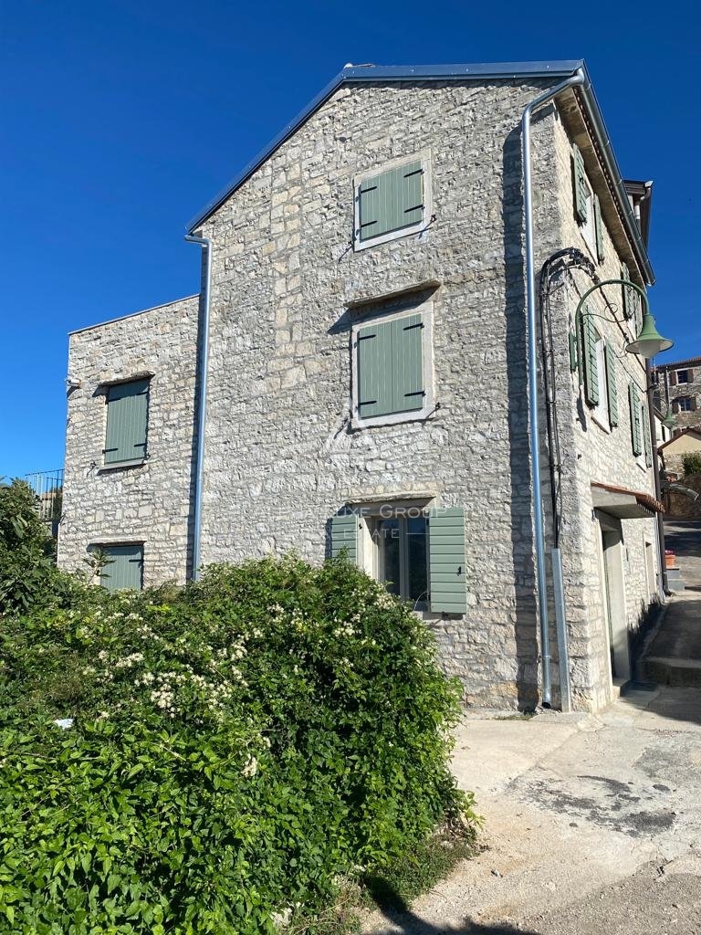 Casa bifamiliare con vista panoramica sul mare, Verteneglio e sui vigneti circostanti, Buje, ISTRIA