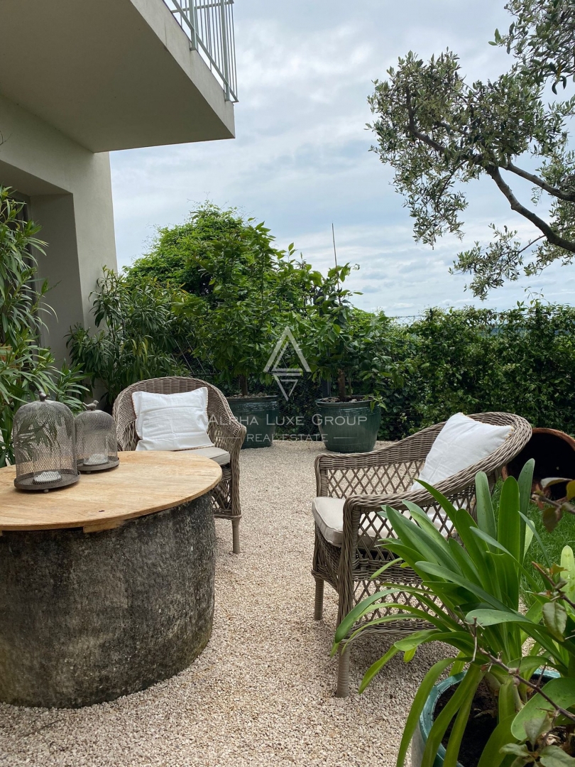 Casa bifamiliare con vista panoramica sul mare, Verteneglio e sui vigneti circostanti, Buje, ISTRIA