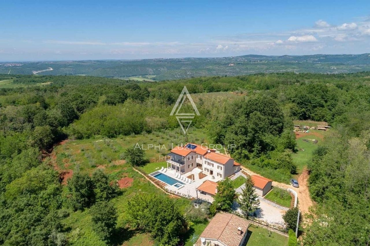 Impressionante villa con ampio giardino, circondata da una natura incontaminata,Castelliere ISTRIA