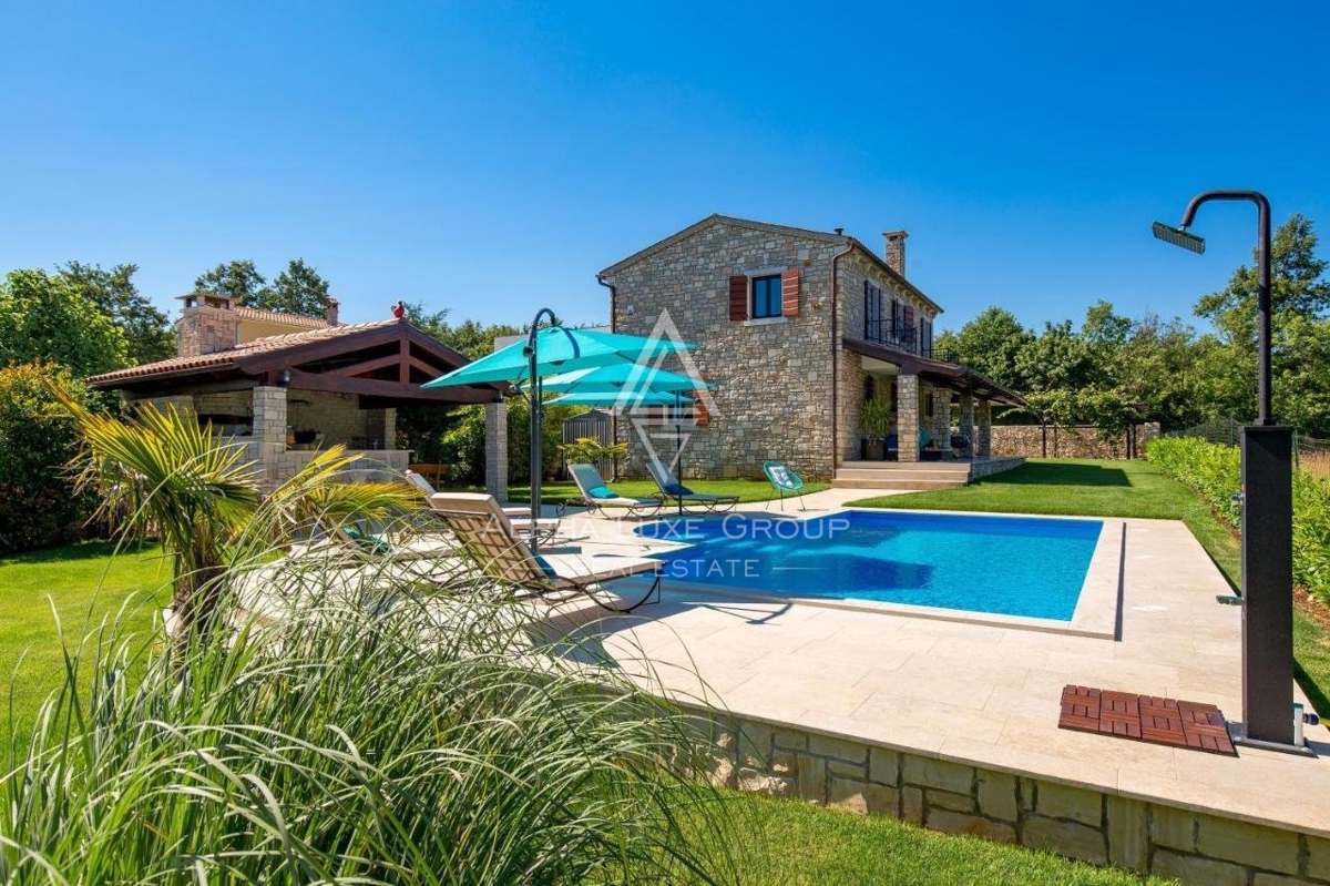 Bella villa in pietra con ampio giardino e vista sul bosco, Svetvinčenat, Istria