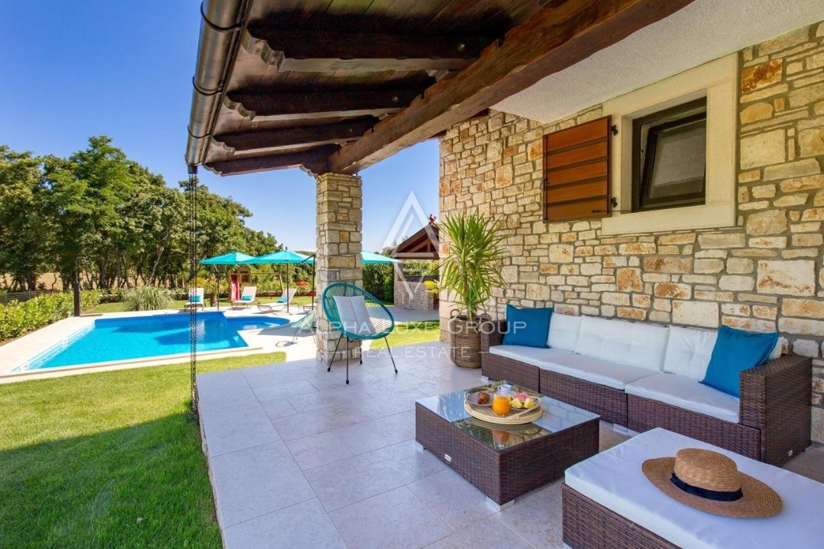 Bella villa in pietra con ampio giardino e vista sul bosco, Svetvinčenat, Istria