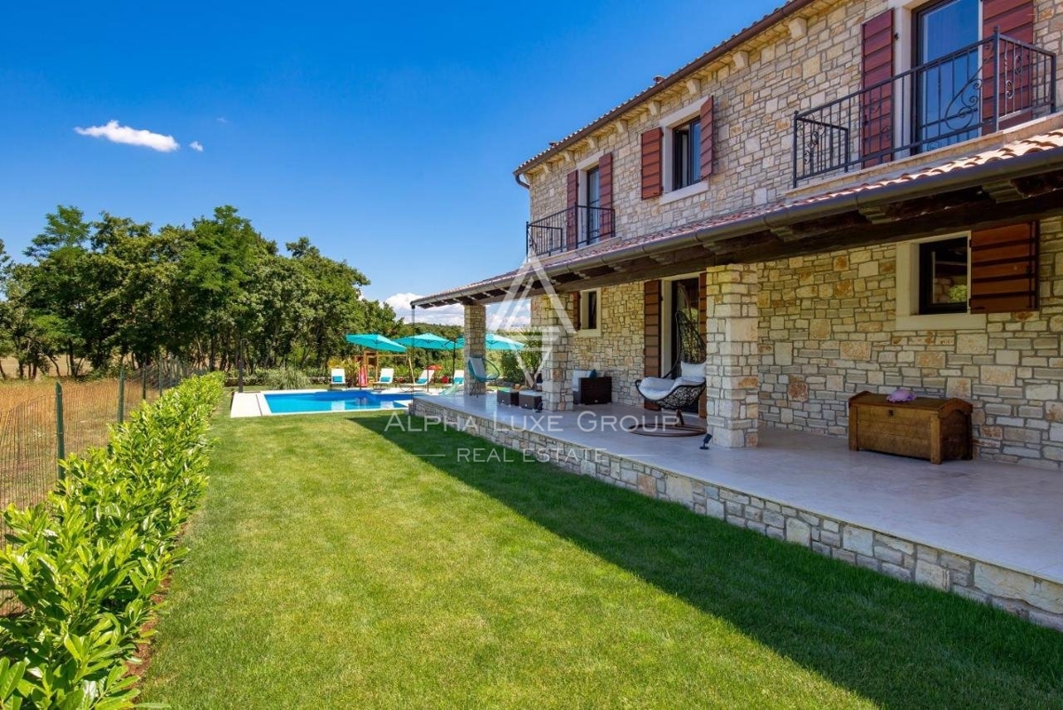 Bella villa in pietra con ampio giardino e vista sul bosco, Svetvinčenat, Istria