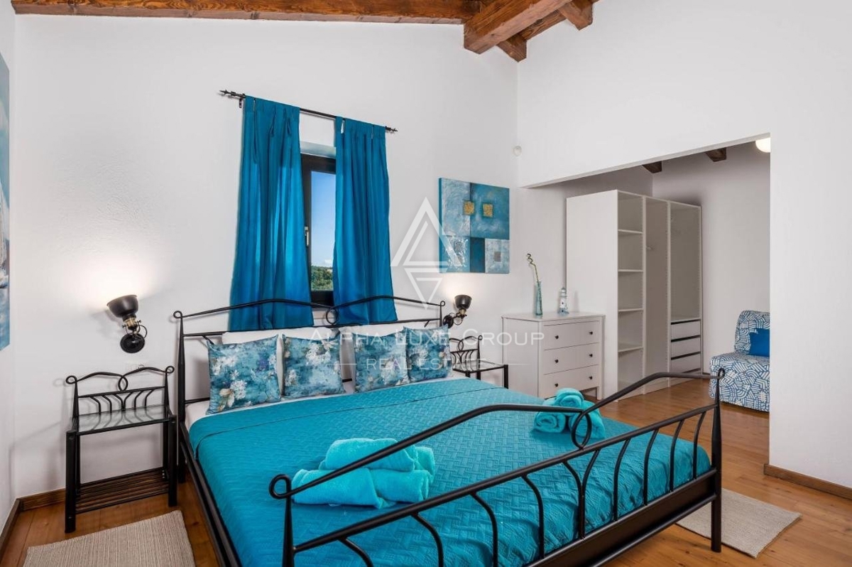 Bella villa in pietra con ampio giardino e vista sul bosco, Svetvinčenat, Istria