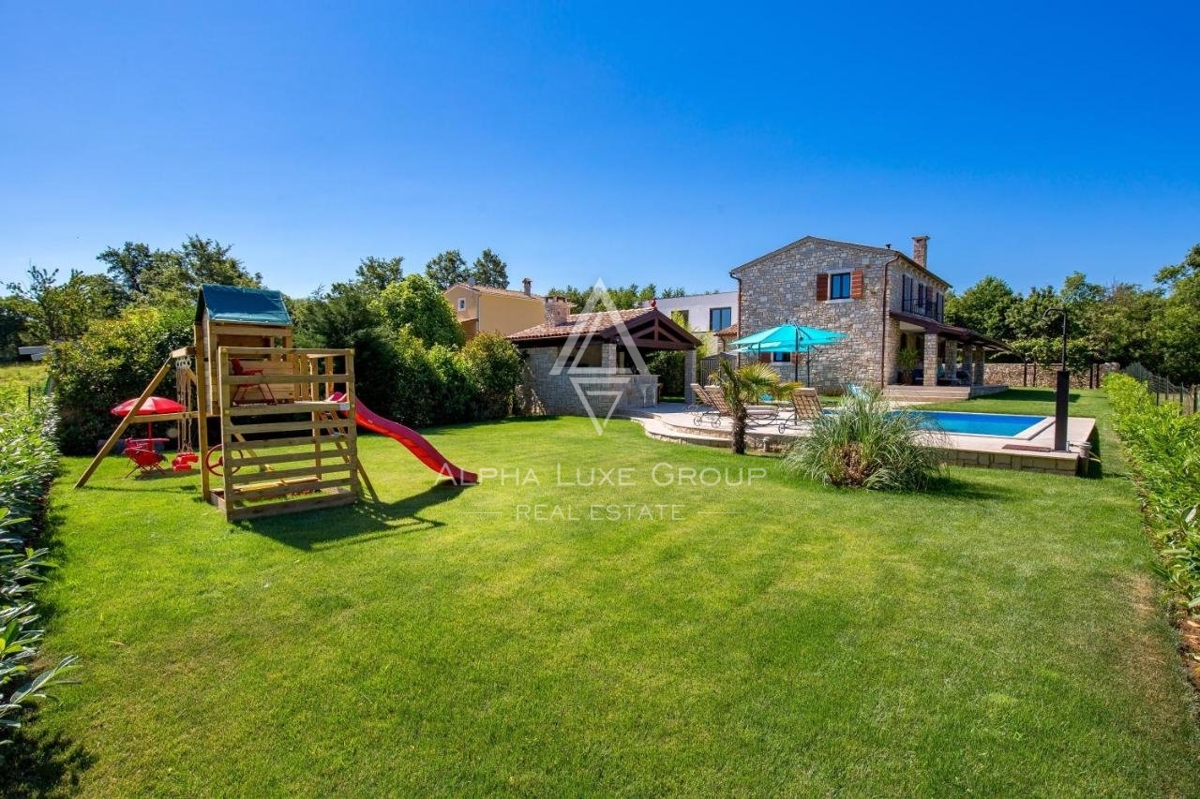 Bella villa in pietra con ampio giardino e vista sul bosco, Svetvinčenat, Istria