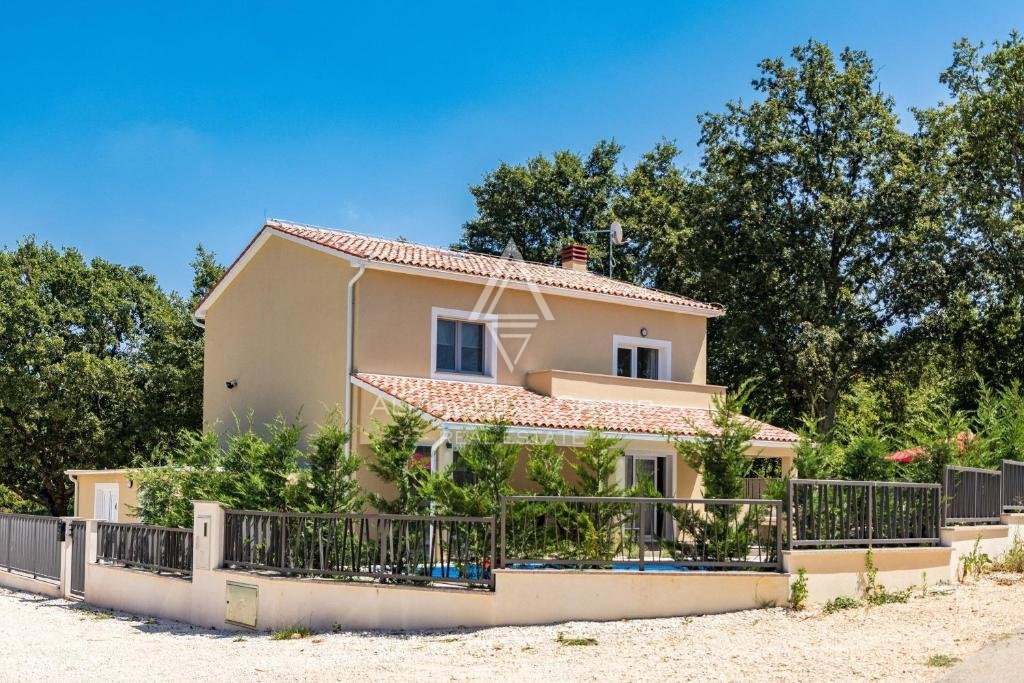 Bella casa con piscina, Istria, Svetvinčenat