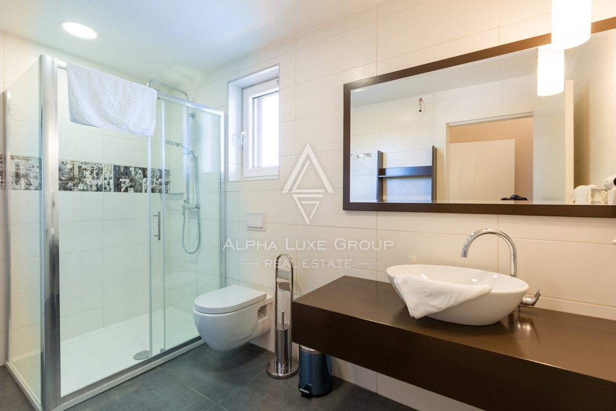 Beauty house a tre piani con piscina, Istria, Lisignano