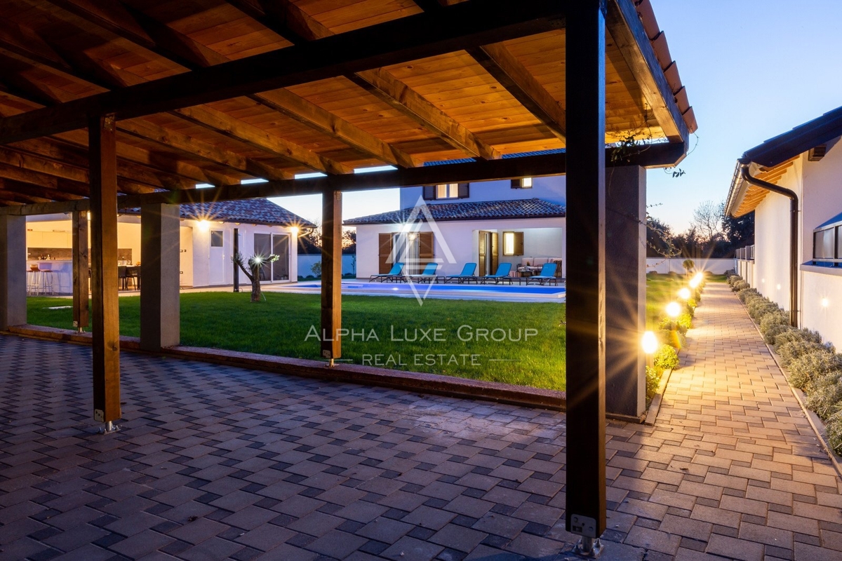 Beauty house a tre piani con piscina, Istria, Lisignano