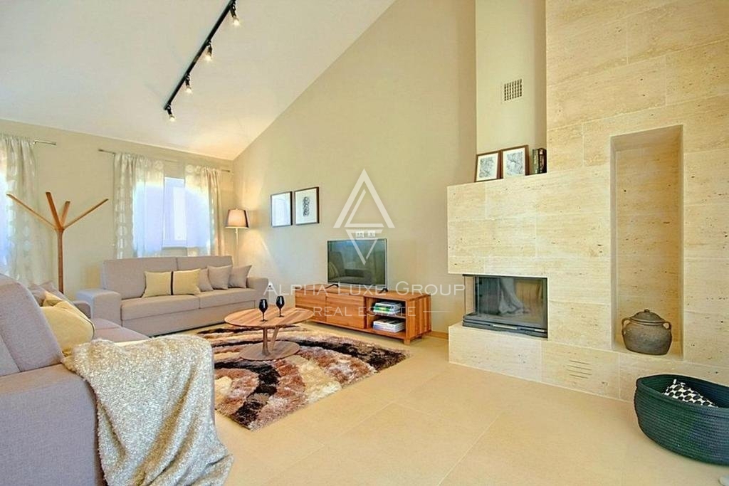 Villa con piscina, nuova costruzione, posizione tranquilla, zona di Parenzo.