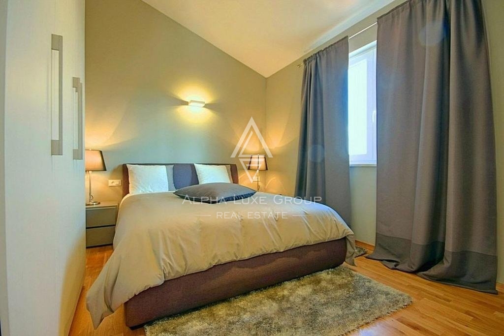 Villa con piscina, nuova costruzione, posizione tranquilla, zona di Parenzo.