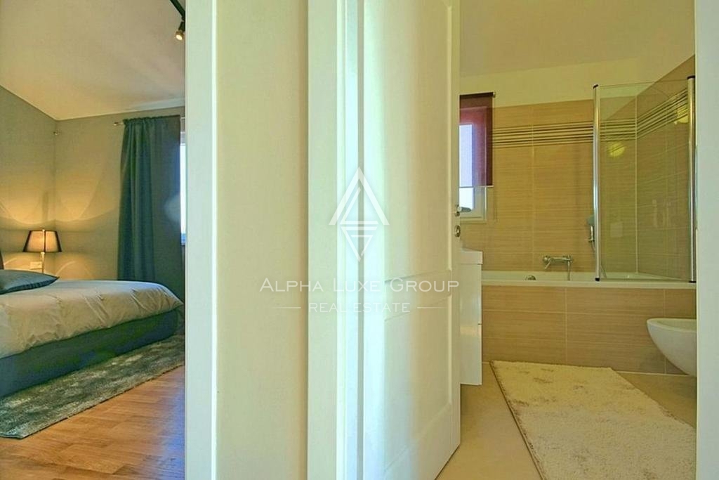 Villa con piscina, nuova costruzione, posizione tranquilla, zona di Parenzo.