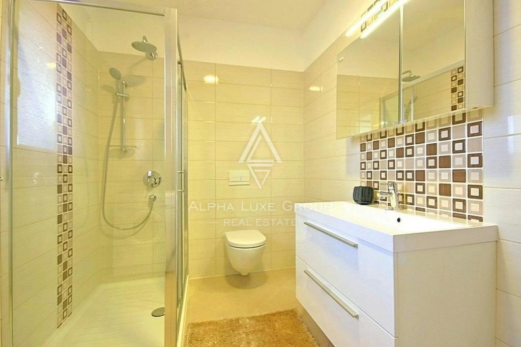 Villa con piscina, nuova costruzione, posizione tranquilla, zona di Parenzo.