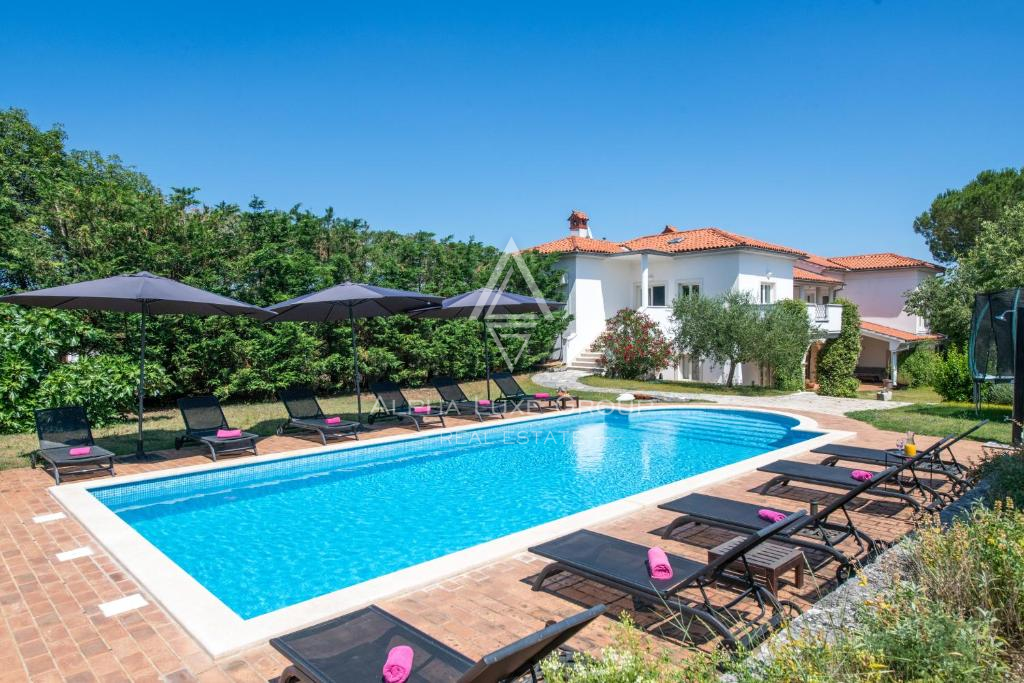 Istria, Rakalj: Villa di lusso con piscina e giardino