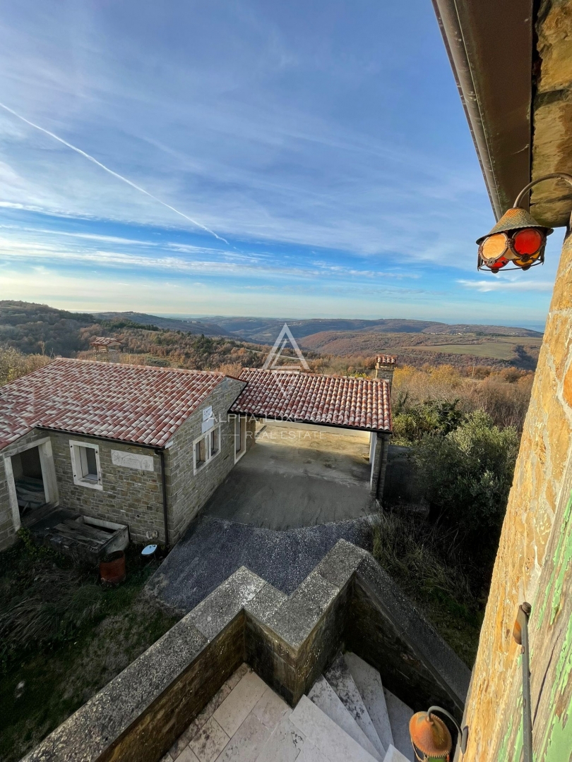 Istria, Momjan: Casa in pietra rinnovata con vista