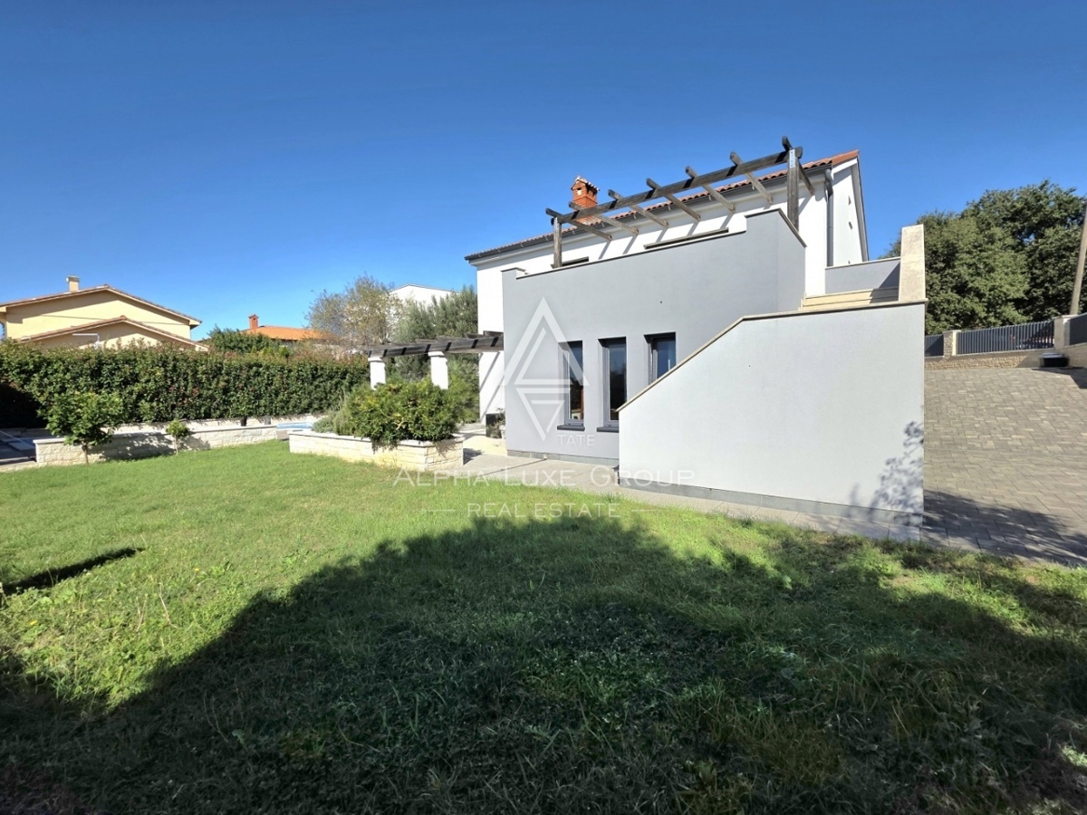 Istria, Pula: Casa moderna con piscina e tre unità