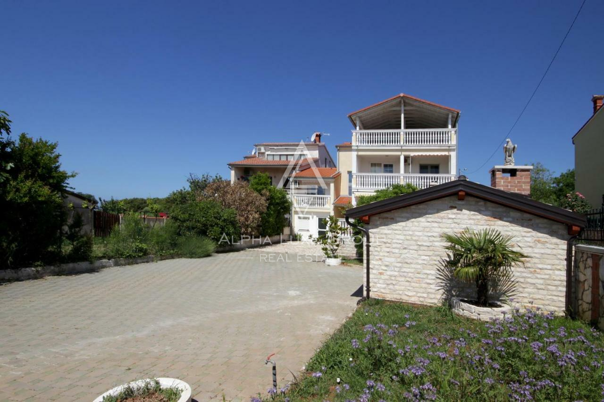 Istria, Banjole: Casa appartamenti vicino mare