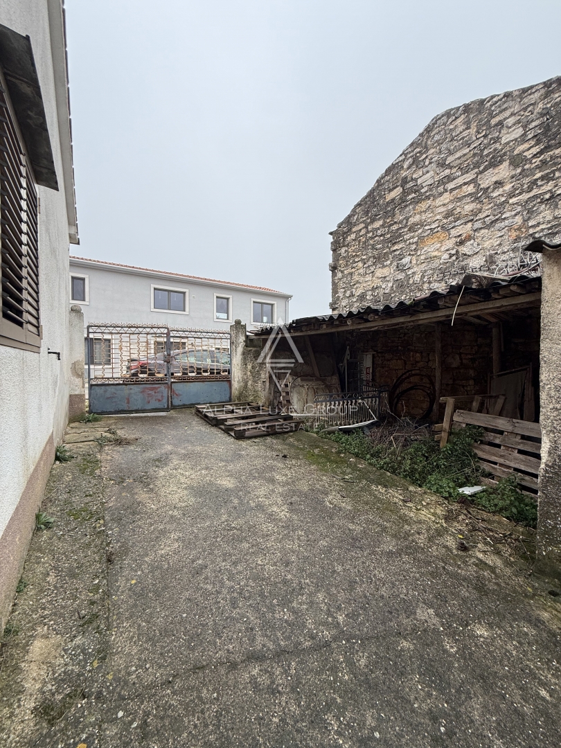 Istria, Poreč – casa a schiera con potenziale