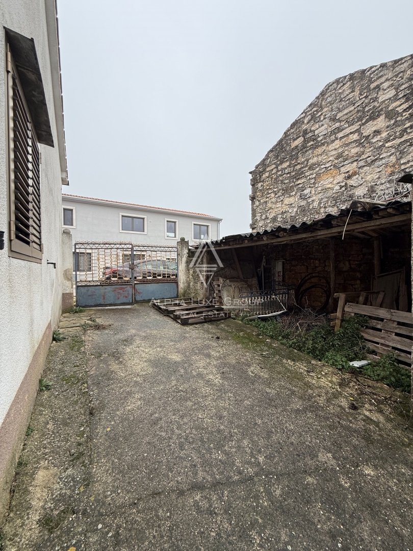 Istria, Poreč – casa a schiera con potenziale