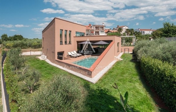 Istria, Novigrad – Moderna villa con piscina e vista mare in vendita