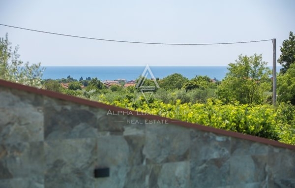 Istria, Novigrad – Moderna villa con piscina e vista mare in vendita