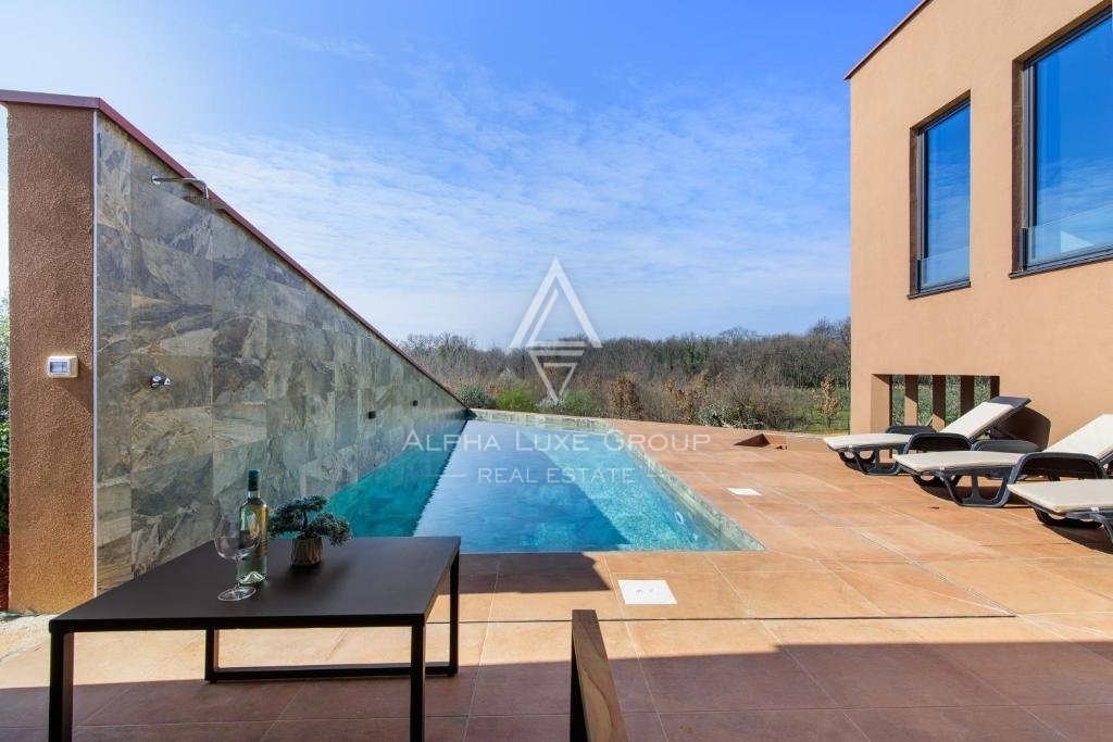 Istria, Novigrad – Moderna villa con piscina e vista mare in vendita