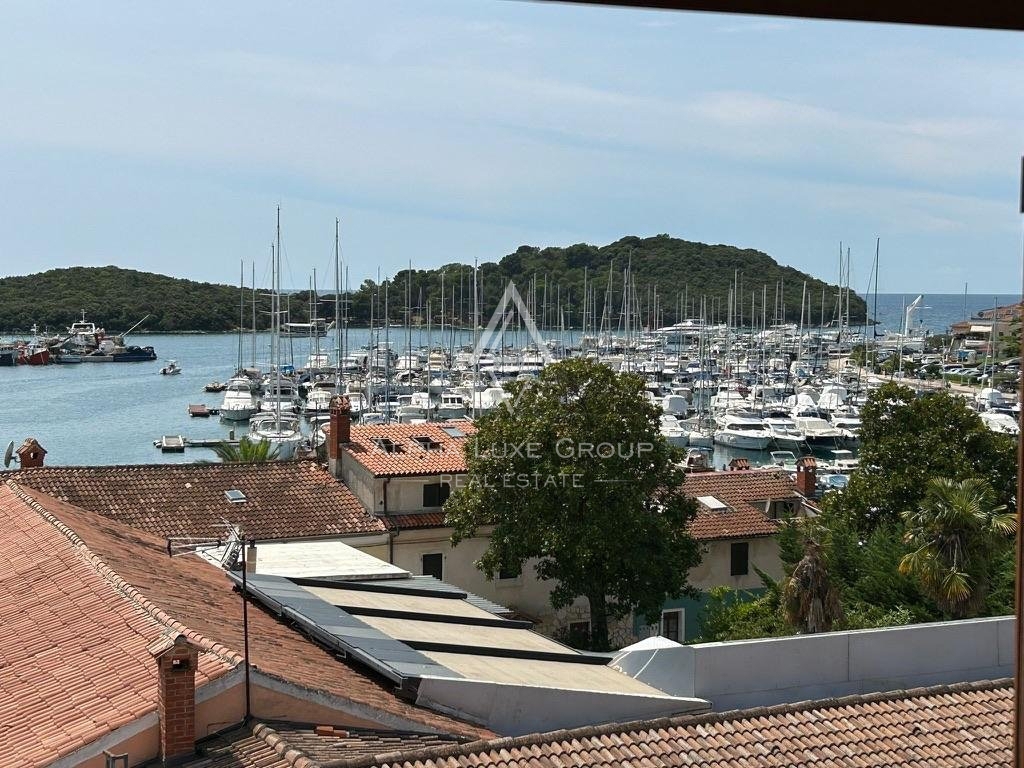 Istria, Vrsar, Casa ristrutturata con vista mare aperta vicino alla marina in vendita