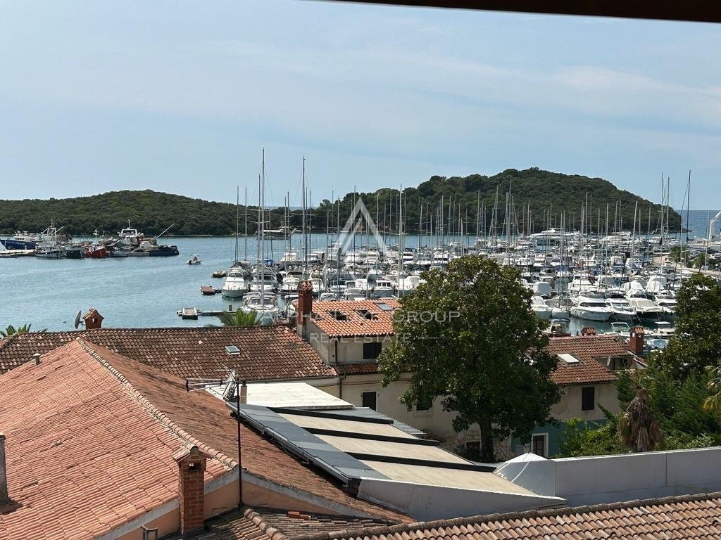 Istria, Vrsar, Casa ristrutturata con vista mare aperta vicino alla marina in vendita