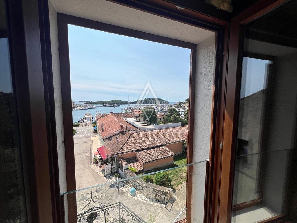 Istria, Vrsar, Casa ristrutturata con vista mare aperta vicino alla marina in vendita