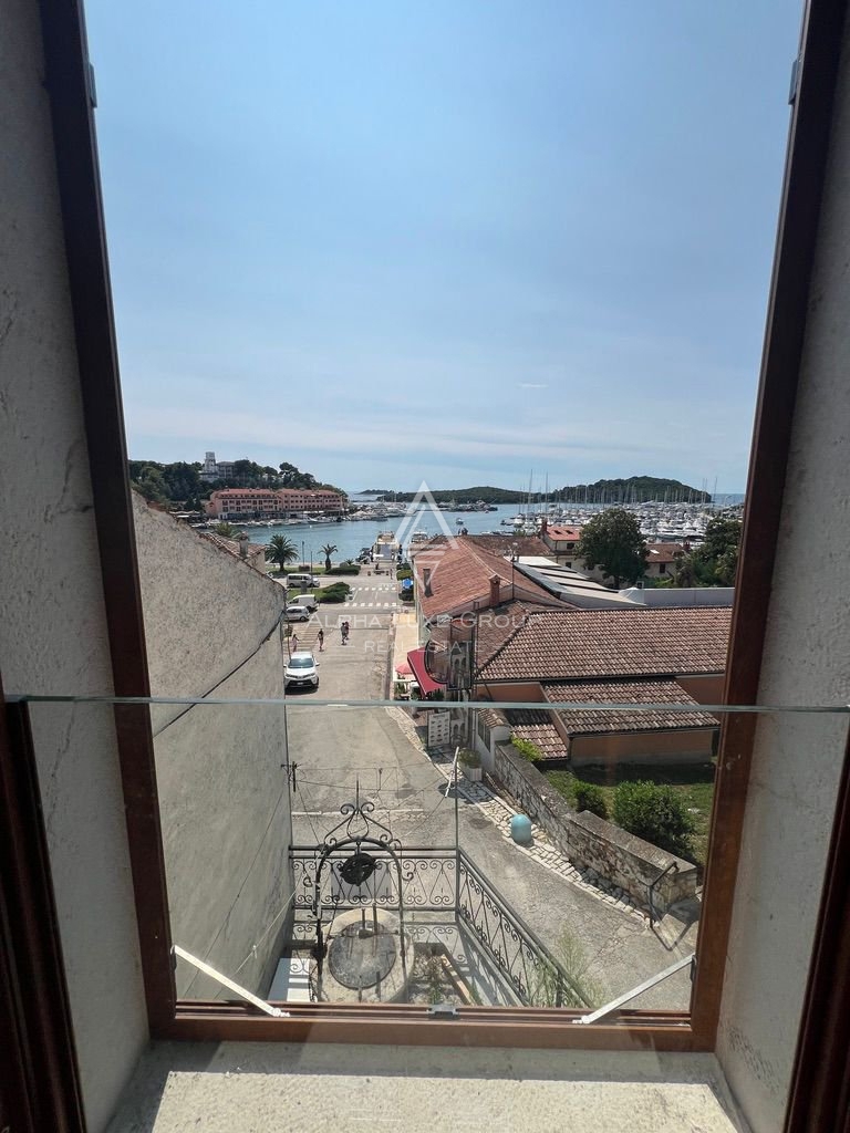 Istria, Vrsar, Casa ristrutturata con vista mare aperta vicino alla marina in vendita