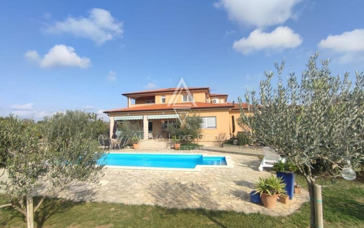 Istria, Vodnjan, Elegante villa con vista mare e ampio giardino