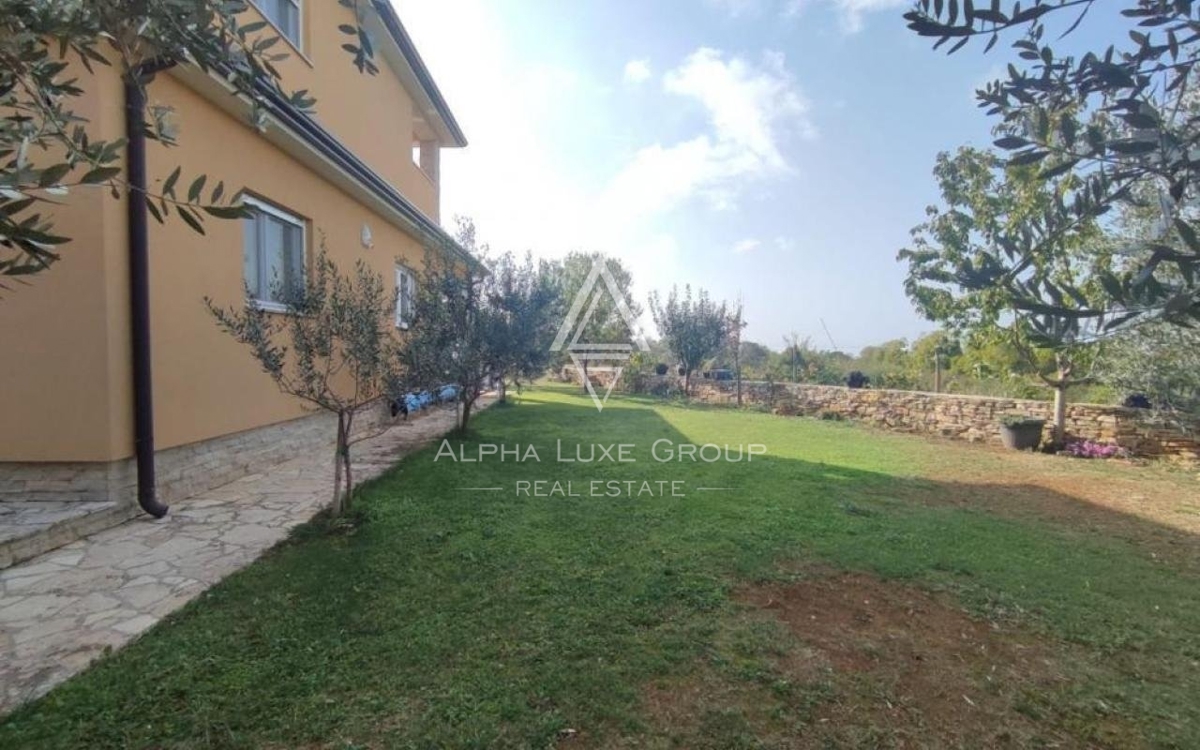 Istria, Vodnjan, Elegante villa con vista mare e ampio giardino