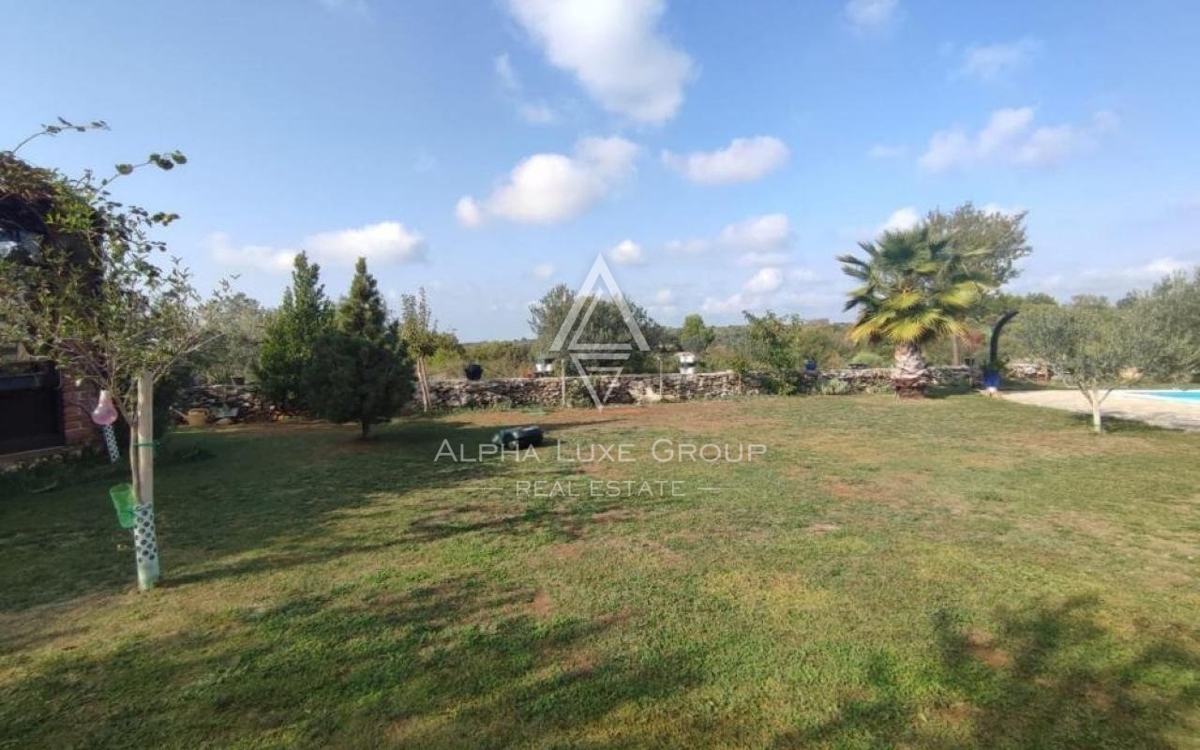 Istria, Vodnjan, Elegante villa con vista mare e ampio giardino