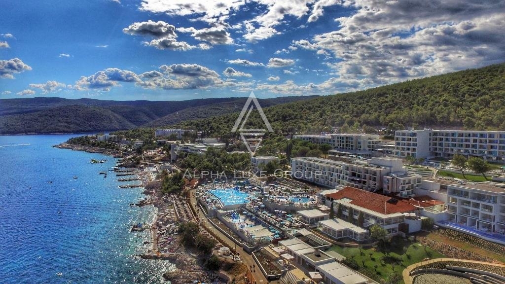 Istria, Labin: Elegante villa con spa e piscina in vendita