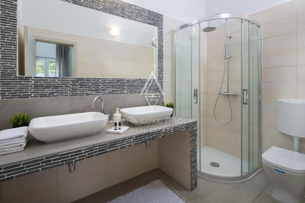 Istria, Labin: Elegante villa con spa e piscina in vendita