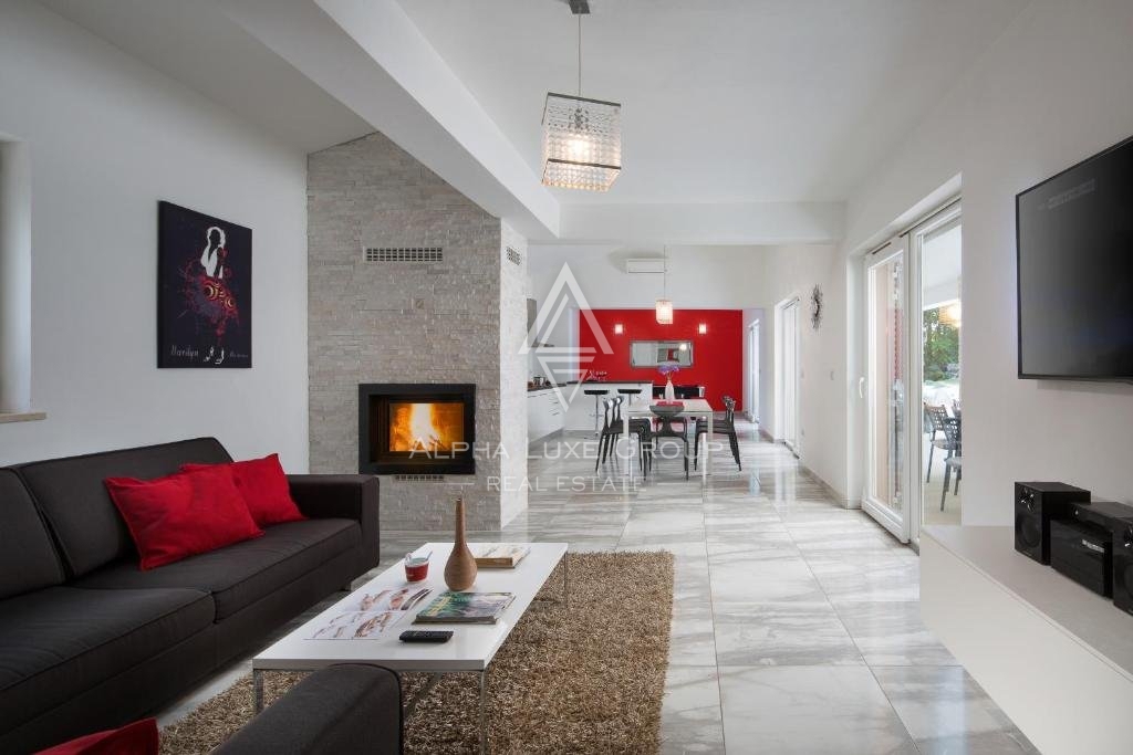 Istria, Labin: Elegante villa con spa e piscina in vendita