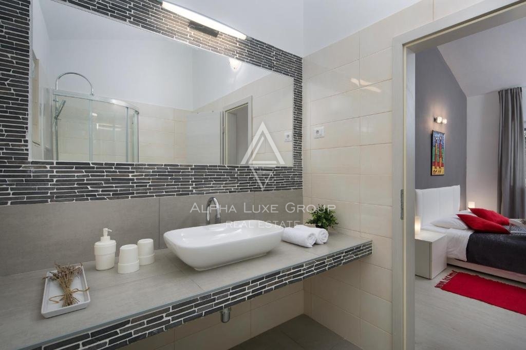 Istria, Labin: Elegante villa con spa e piscina in vendita