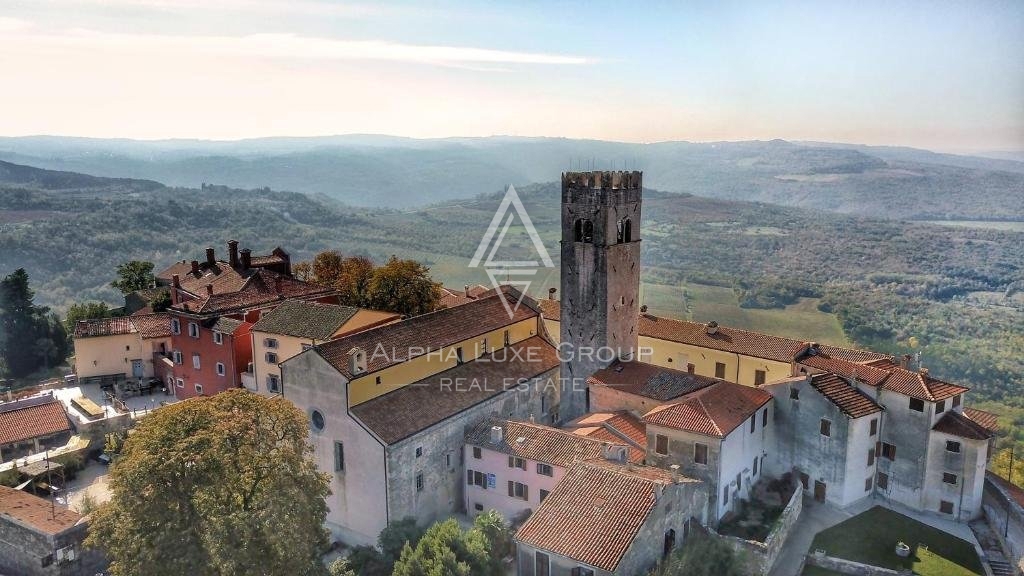 Istria, Labin: Elegante villa con spa e piscina in vendita