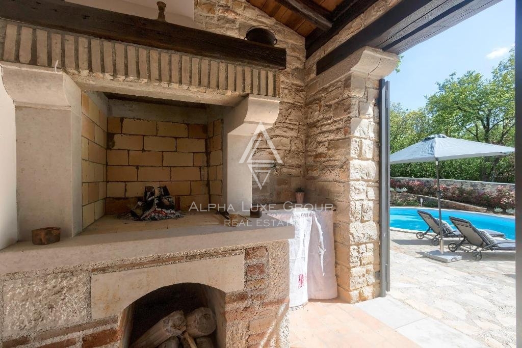 Centro di Poreč: Elegante villa in pietra con piscina in vendita