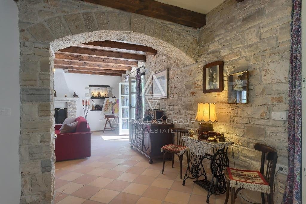 Centro di Poreč: Elegante villa in pietra con piscina in vendita