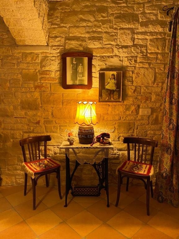 Centro di Poreč: Elegante villa in pietra con piscina in vendita
