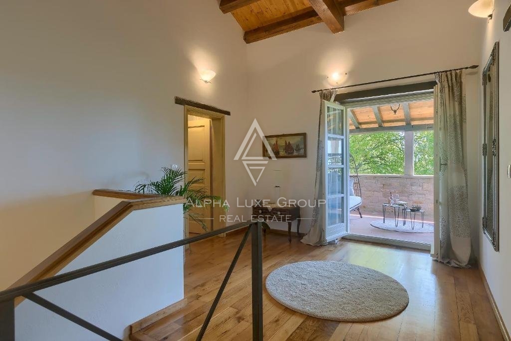 Centro di Poreč: Elegante villa in pietra con piscina in vendita