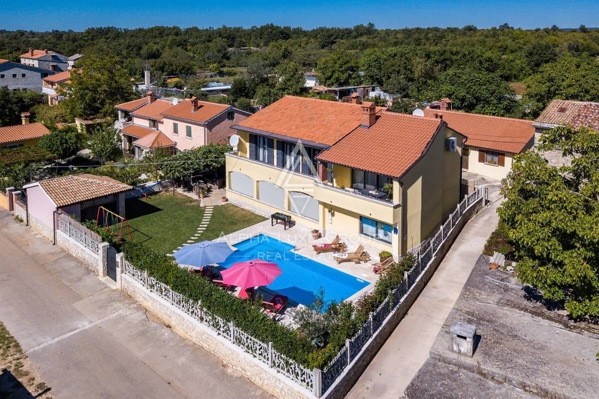 Istria, Svetvinčenat - Residenza con doppia unità abitativa e piscina