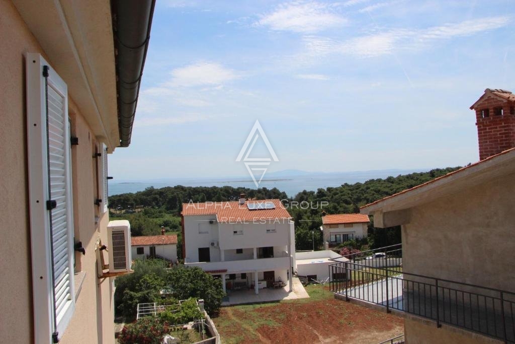 Zona di Medulin: Incantevole villa con vista mare e 13 appartamenti