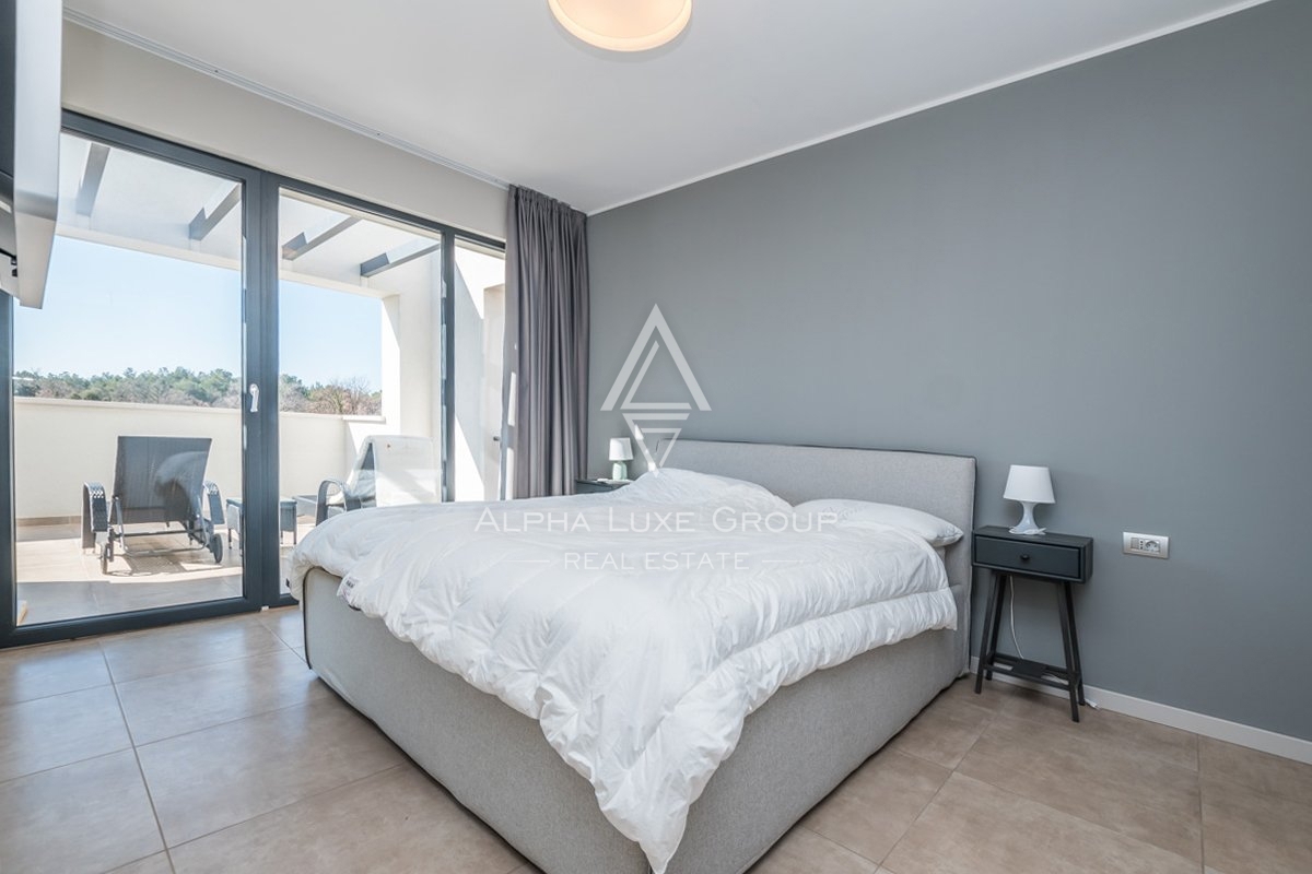 Esclusiva villa di 4 camere con design moderno vicino al centro di Poreč