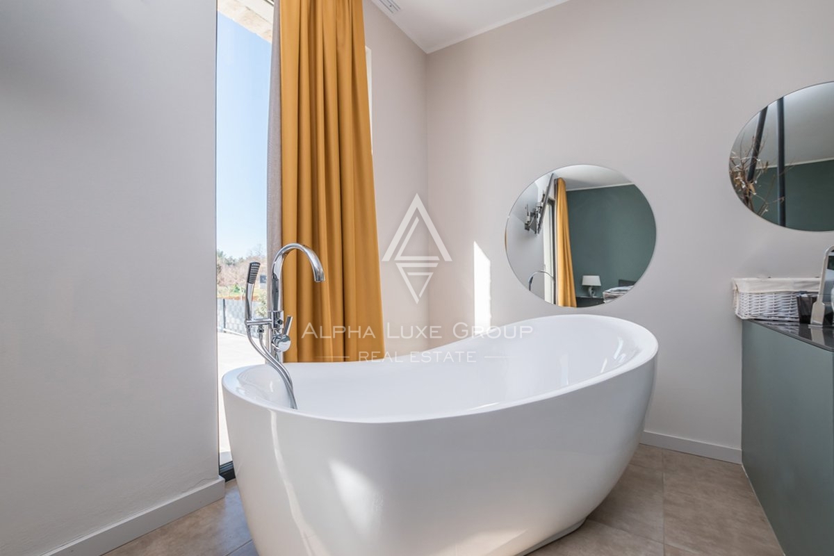 Esclusiva villa di 4 camere con design moderno vicino al centro di Poreč