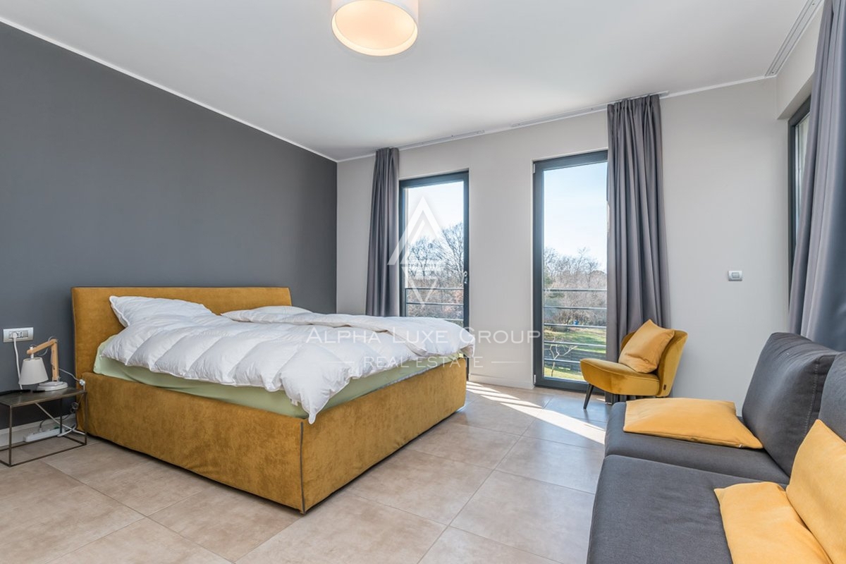 Esclusiva villa di 4 camere con design moderno vicino al centro di Poreč