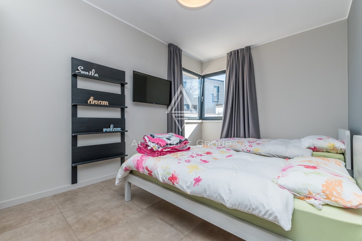 Esclusiva villa di 4 camere con design moderno vicino al centro di Poreč