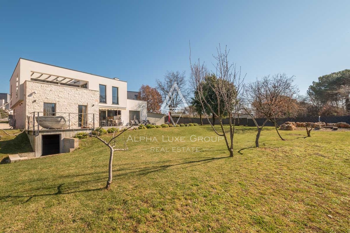Esclusiva villa di 4 camere con design moderno vicino al centro di Poreč