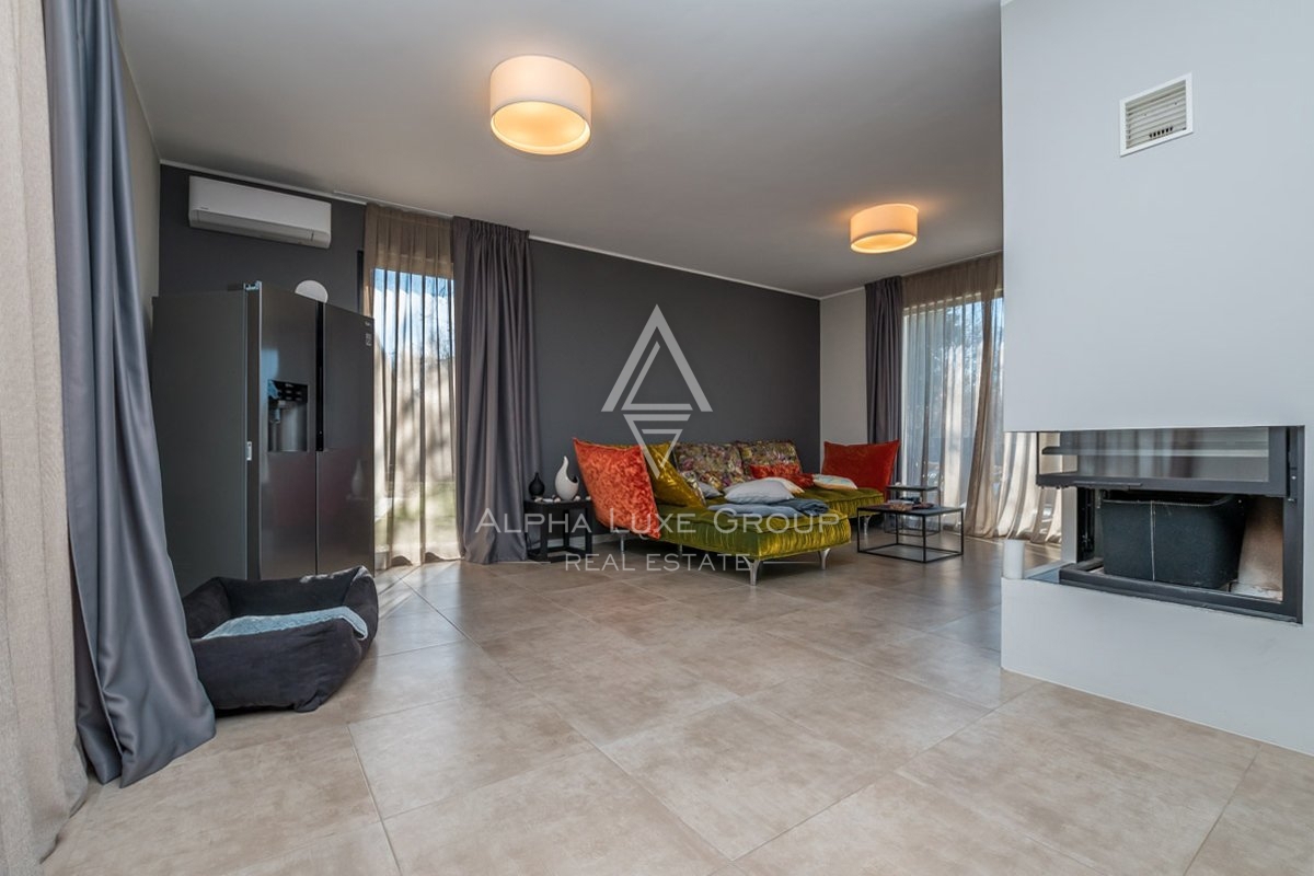 Esclusiva villa di 4 camere con design moderno vicino al centro di Poreč