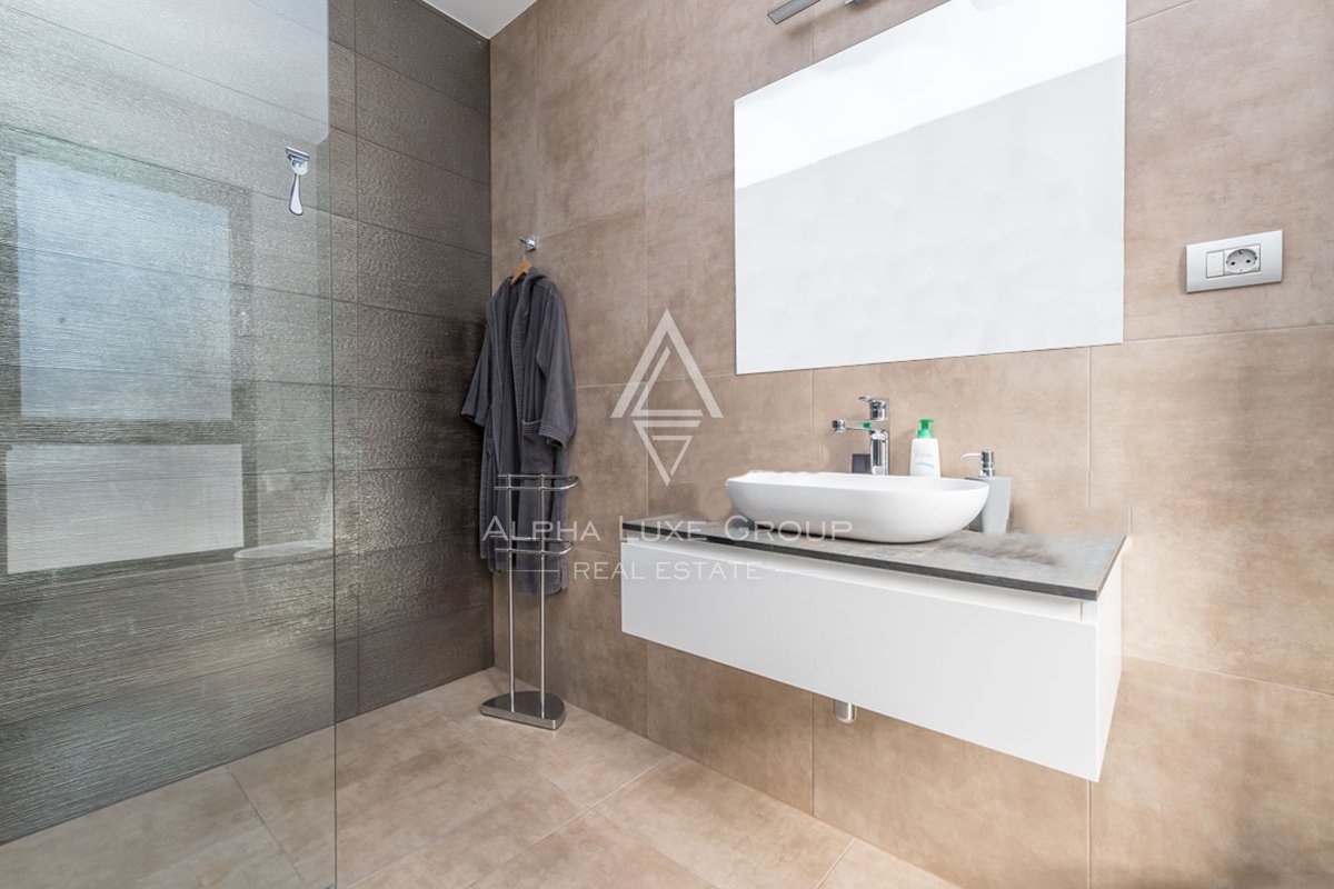 Esclusiva villa di 4 camere con design moderno vicino al centro di Poreč